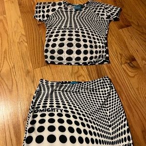 Omighty black and white set! Never worn! I am willing to sell separately too!!